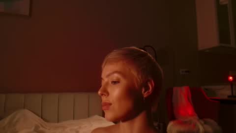 Snapshot of spiklencii chatting on 11-28-25, 04:53 Elizabeth online show from 11-28-25, 04:53