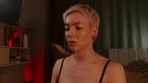 Elizabeth online show from 04-19-26, 05:34