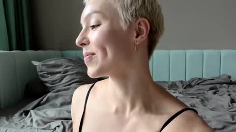 Snapshot of spiklencii chatting on 06-27-26, 01:28 Elizabeth online show from 06-27-26, 01:28