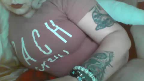 Snapshot of spinnerbitch chatting on 01-03-25, 11:25 Vanessa Spade online show from 01-03-25, 11:25