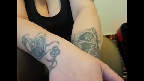 Snapshot of spinnerbitch chatting on 02-28-25, 03:37 Vanessa Spade online show from 02-28-25, 03:37
