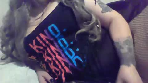 Snapshot of spinnerbitch chatting on 03-05-25, 01:50 Vanessa Spade online show from 03-05-25, 01:50