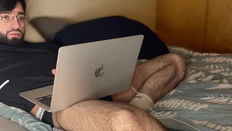 Snapshot of spitzen1 chatting on 02-15-25, 04:45 spitzen1 online show from 02-15-25, 04:45