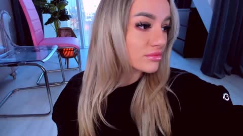 Anna online show from 12-23-24, 01:13