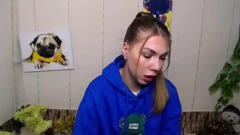 Snapshot of sport_tall_karina chatting on 12-10-24, 11:00 Karina online show from 12-10-24, 11:00