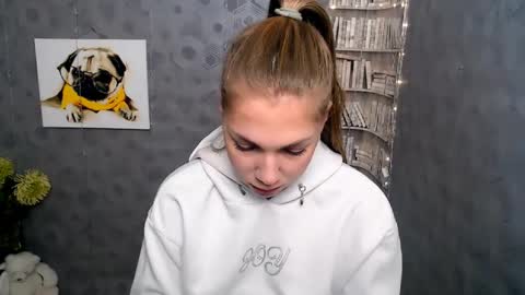 Snapshot of sport_tall_karina chatting on 02-05-25, 07:50 Karina online show from 02-05-25, 07:50