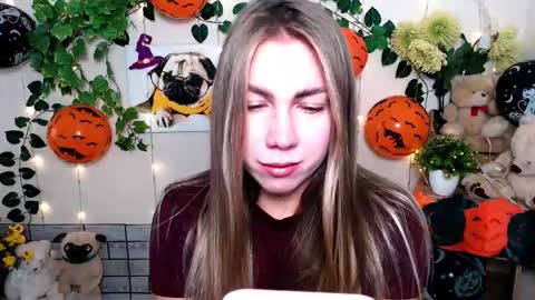 Snapshot of sport_tall_karina chatting on 10-31-25, 09:10 Karina online show from 10-31-25, 09:10