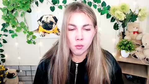 Snapshot of sport_tall_karina chatting on 11-13-25, 11:09 Karina online show from 11-13-25, 11:09