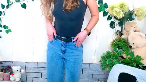 Snapshot of sport_tall_karina chatting on 03-13-26, 09:38 Karina online show from 03-13-26, 09:38