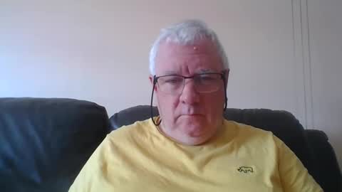 Snapshot of springtine chatting on 05-15-26, 11:06 springtine online show from 05-15-26, 11:06