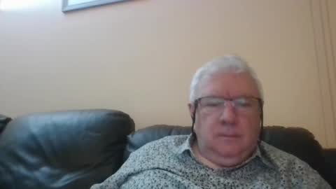 Snapshot of springtine chatting on 05-17-26, 11:23 springtine online show from 05-17-26, 11:23
