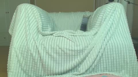 Snapshot of squikt chatting on 10-22-25, 03:01 Amelia online show from 10-22-25, 03:01