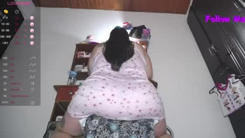 Snapshot of squirtmachinex chatting on 05-23-26, 01:44 Wanda online show from 05-23-26, 01:44