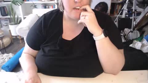 Messi Jessi online show from 05-05-26, 02:36