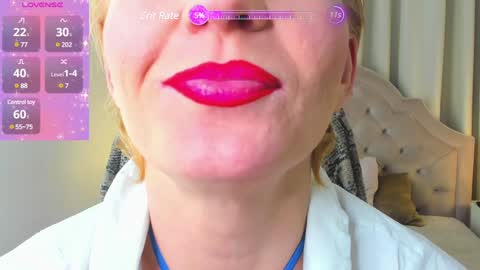 Snapshot of squirtymom chatting on 12-03-24, 04:28 Alisa online show from 12-03-24, 04:28