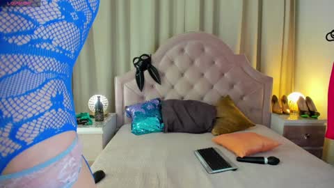 Snapshot of squirtymom chatting on 01-19-25, 11:21 Alisa online show from 01-19-25, 11:21