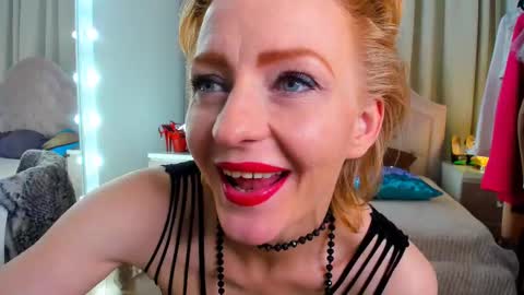 Snapshot of squirtymom chatting on 02-25-25, 05:47 Alisa online show from 02-25-25, 05:47