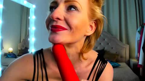 Snapshot of squirtymom chatting on 03-06-25, 02:19 Alisa online show from 03-06-25, 02:19