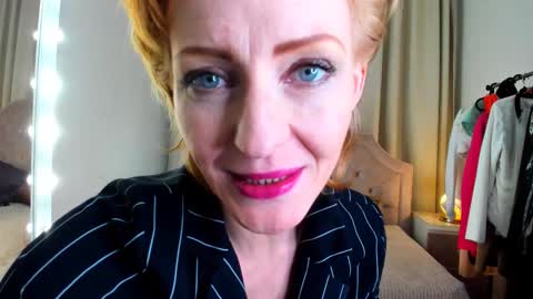Snapshot of squirtymom chatting on 03-06-25, 07:47 Alisa online show from 03-06-25, 07:47
