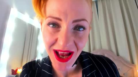 Snapshot of squirtymom chatting on 09-25-25, 11:47 Alisa online show from 09-25-25, 11:47