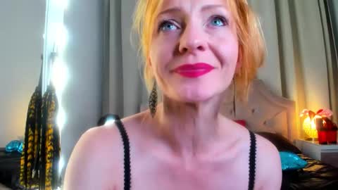 Snapshot of squirtymom chatting on 10-08-25, 07:17 Alisa online show from 10-08-25, 07:17