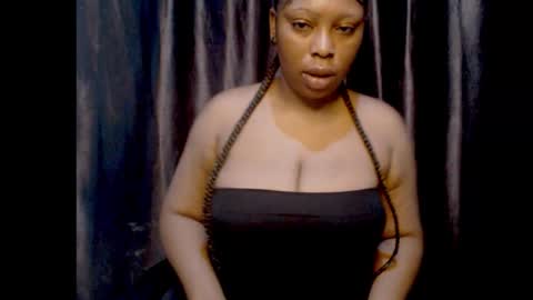 Snapshot of squirtyqueenxx chatting on 09-16-25, 01:34 gold online show from 09-16-25, 01:34