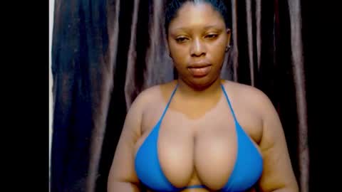 Snapshot of squirtyqueenxx chatting on 09-18-25, 08:00 gold online show from 09-18-25, 08:00