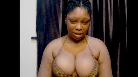 Snapshot of squirtyqueenxx chatting on 09-19-25, 08:16 gold online show from 09-19-25, 08:16