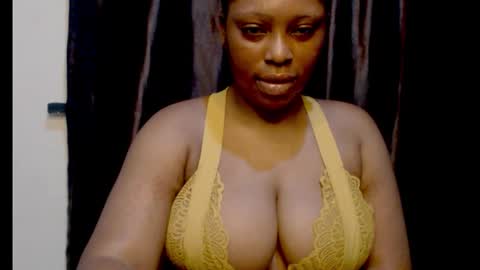 Snapshot of squirtyqueenxx chatting on 09-22-25, 11:45 gold online show from 09-22-25, 11:45