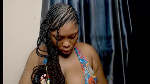 Snapshot of squirtyqueenxx chatting on 10-19-25, 09:54 gold online show from 10-19-25, 09:54