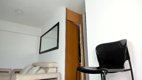 Snapshot of sr_smit_hot chatting on 06-13-26, 02:37 ANDR online show from 06-13-26, 02:37