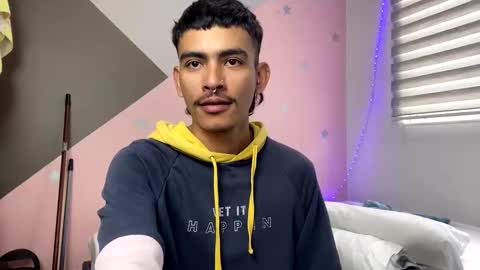 Snapshot of srcejotas chatting on 01-25-25, 04:03 sorry mom online show from 01-25-25, 04:03