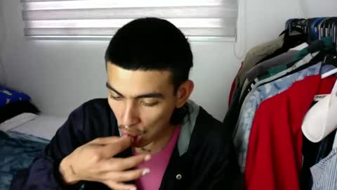 Snapshot of srcejotas chatting on 09-22-25, 06:43 sorry mom online show from 09-22-25, 06:43