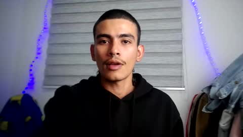 Snapshot of srcejotas chatting on 10-16-25, 04:02 sorry mom online show from 10-16-25, 04:02