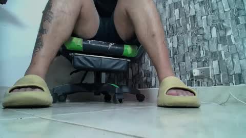 Snapshot of srfindomfeet_ chatting on 02-02-25, 07:35 sr master cum its my old account online show from 02-02-25, 07:35
