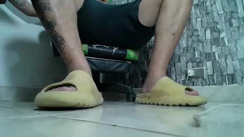 Snapshot of srfindomfeet_ chatting on 02-03-25, 04:46 sr master cum its my old account online show from 02-03-25, 04:46