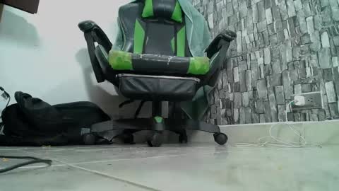 Snapshot of srfindomfeet_ chatting on 02-07-25, 01:04 sr master cum its my old account online show from 02-07-25, 01:04