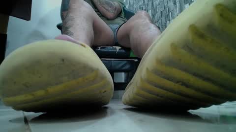 Snapshot of srfindomfeet_ chatting on 02-15-25, 05:09 sr master cum its my old account online show from 02-15-25, 05:09