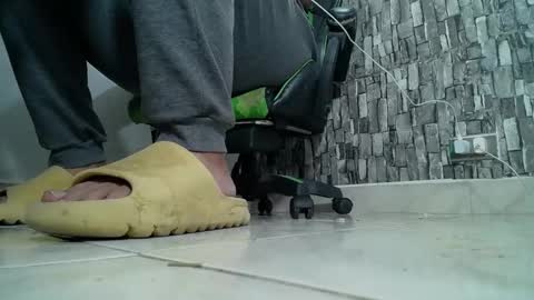 Snapshot of srfindomfeet_ chatting on 02-20-25, 02:07 sr master cum its my old account online show from 02-20-25, 02:07