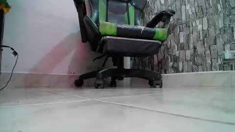 Snapshot of srfindomfeet_ chatting on 02-22-25, 06:52 sr master cum its my old account online show from 02-22-25, 06:52