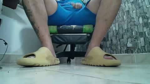 Snapshot of srfindomfeet_ chatting on 03-01-25, 05:42 sr master cum its my old account online show from 03-01-25, 05:42