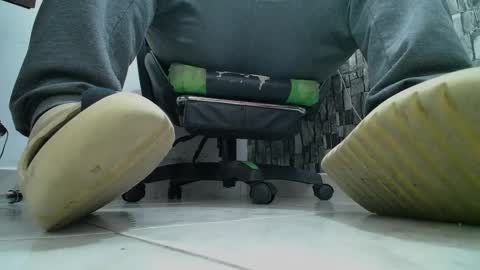 Snapshot of srfindomfeet_ chatting on 03-02-25, 05:01 sr master cum its my old account online show from 03-02-25, 05:01