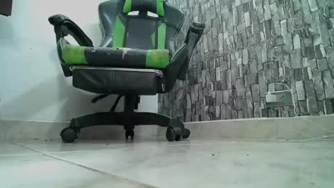 Snapshot of srfindomfeet_ chatting on 03-03-25, 03:41 sr master cum its my old account online show from 03-03-25, 03:41