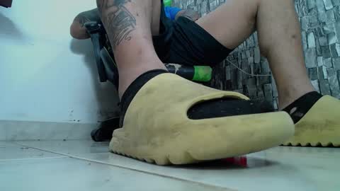 Snapshot of srfindomfeet_ chatting on 03-09-25, 02:39 sr master cum its my old account online show from 03-09-25, 02:39