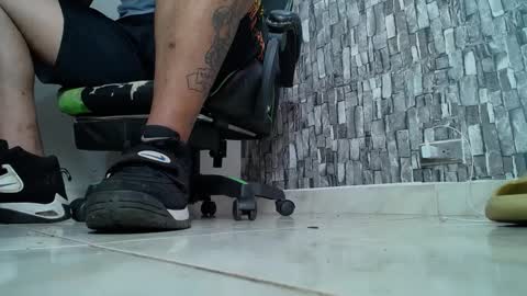 Snapshot of srfindomfeet_ chatting on 03-09-25, 03:49 sr master cum its my old account online show from 03-09-25, 03:49
