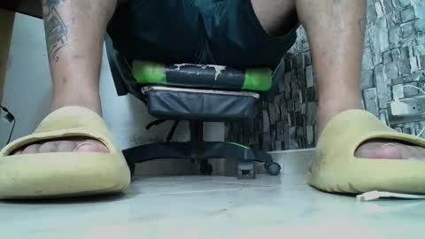 Snapshot of srfindomfeet_ chatting on 03-12-25, 02:41 sr master cum its my old account online show from 03-12-25, 02:41