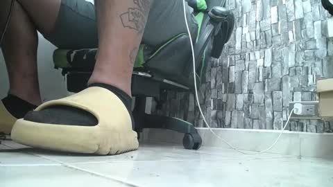Snapshot of srfindomfeet_ chatting on 09-09-25, 02:11 sr master cum its my old account online show from 09-09-25, 02:11