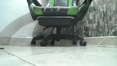 Snapshot of srfindomfeet_ chatting on 09-10-25, 02:11 sr master cum its my old account online show from 09-10-25, 02:11