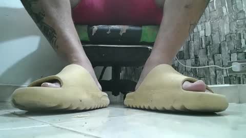 Snapshot of srfindomfeet_ chatting on 09-12-25, 02:44 sr master cum its my old account online show from 09-12-25, 02:44