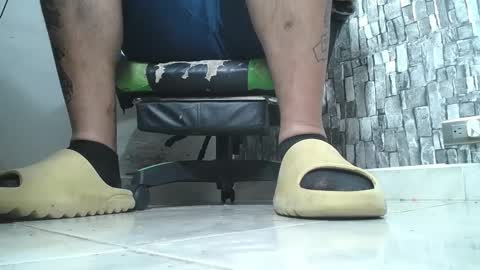 Snapshot of srfindomfeet_ chatting on 09-13-25, 12:54 sr master cum its my old account online show from 09-13-25, 12:54